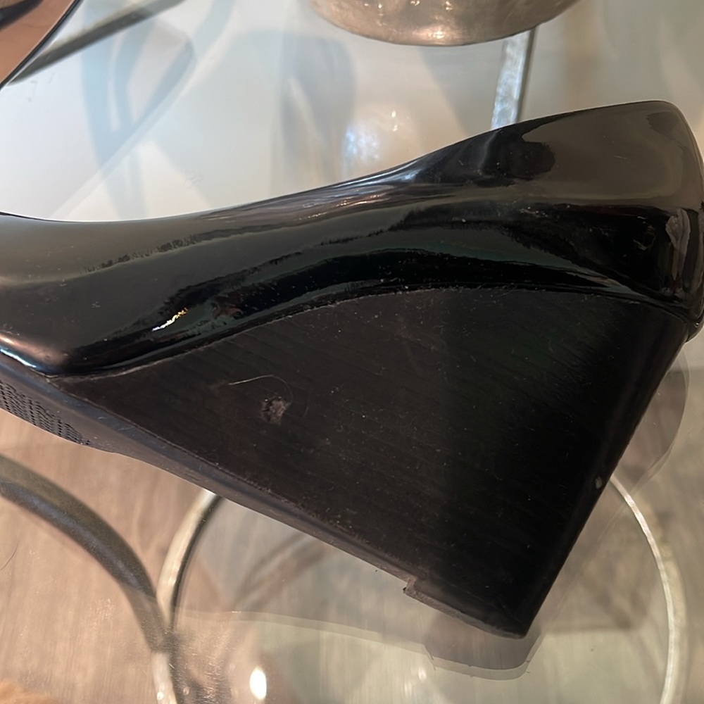 Tory Burch wedges. Has a little dent on the left heel. Not visible when worn. - Picture 3 of 3